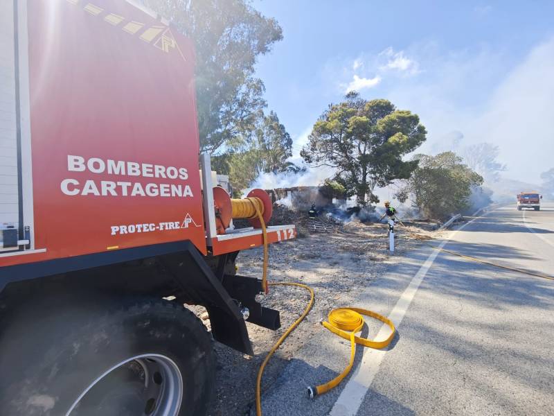 Wildfire forces closure of road between La Unión and Portmán