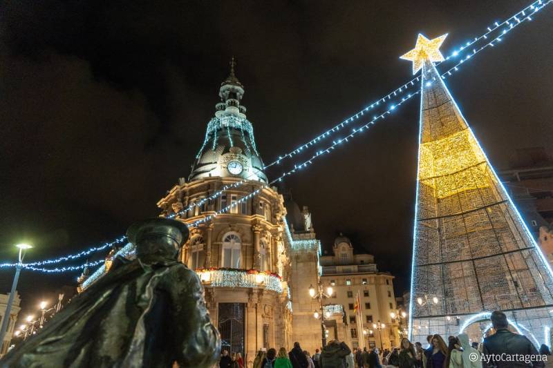 Christmas lights in Cartagena go big in 2025 with shooting star and giant Three Wise Men