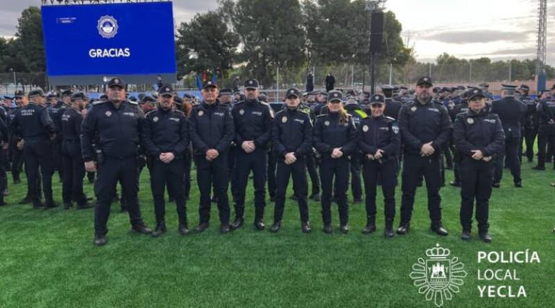 Yecla police recognised for their rescue volunteer work during the Valencia DANA