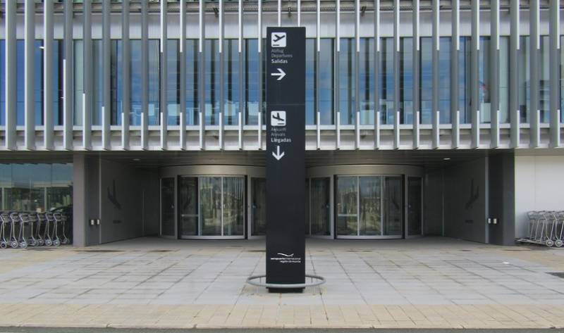 How to save money on parking at Corvera Airport with Seguro Parking