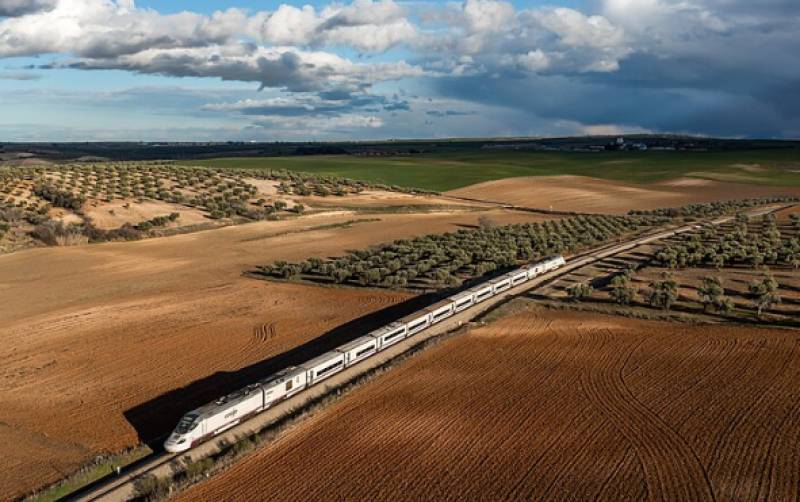 High-speed trains return to Andalucía one month after Adamuz tragedy
