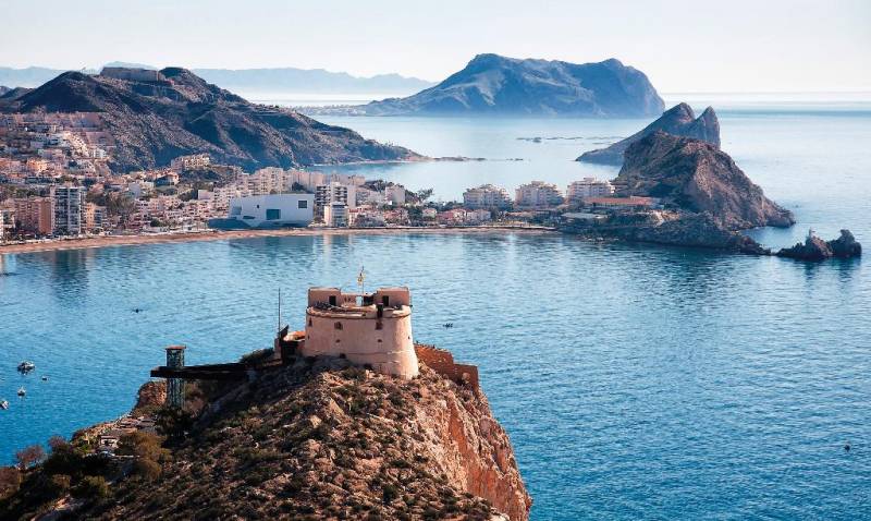 Construction begins on a new retaining wall at Águilas Castle to protect homes from falling rocks