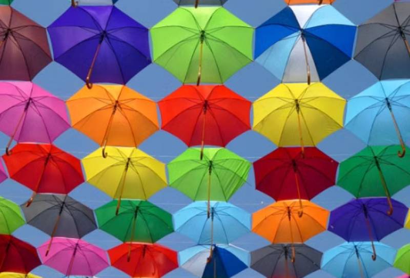 The summer umbrella is having a moment in Spain and there are very good reasons to get one